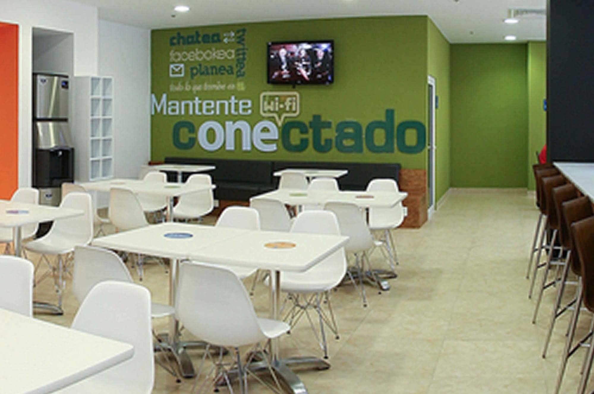 Hotel One Irapuato Exterior foto